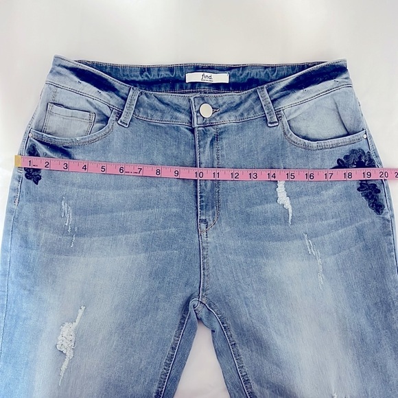 Find. Ladies jeans with hip embroidery 33X28 - Picture 10 of 15